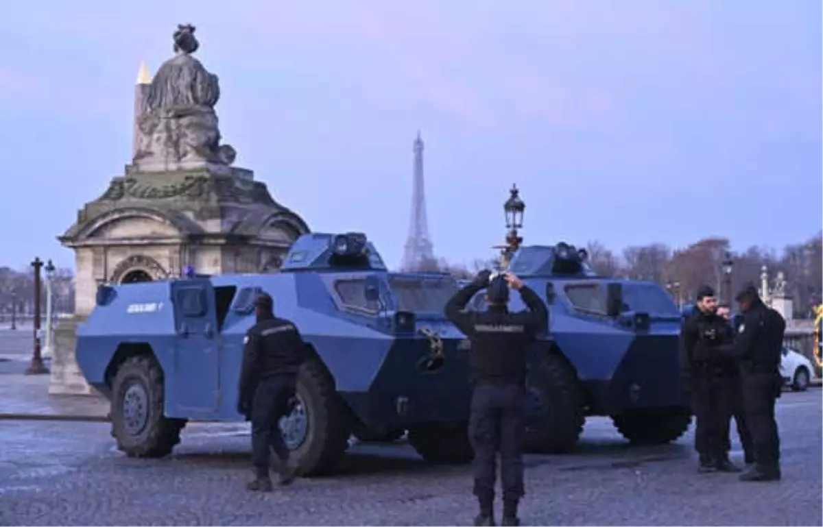 Paris\'i 8 bin polis koruyacak