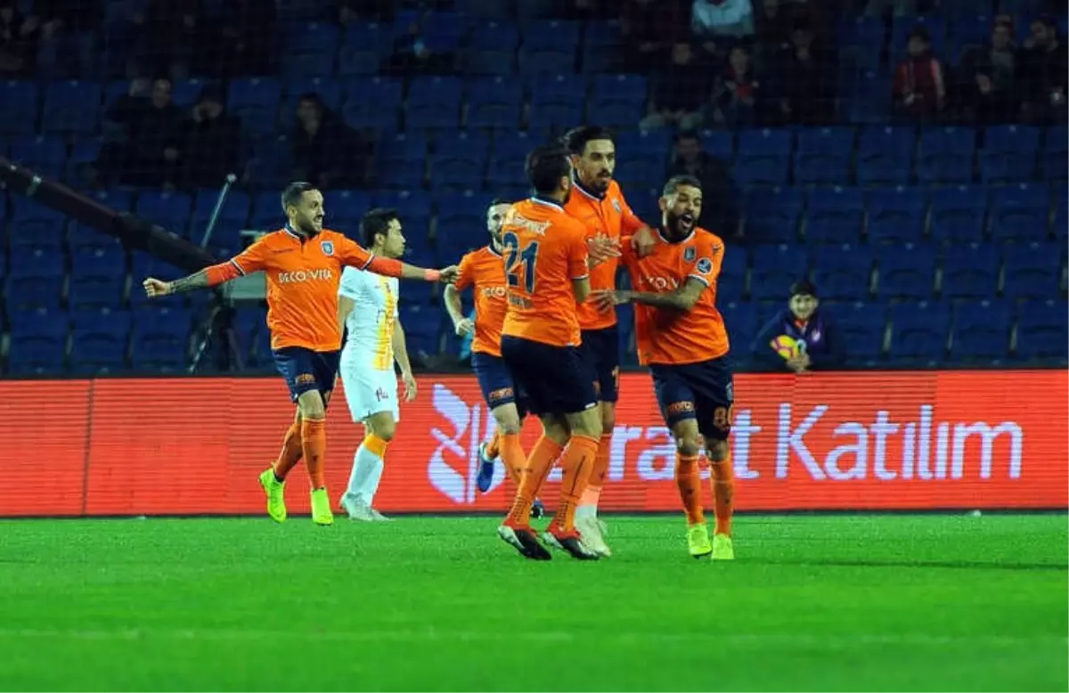 Spor Toto Süper Lig: Medipol Başakşehir: 1 - Galatasaray: 1 (İlk Yarı)