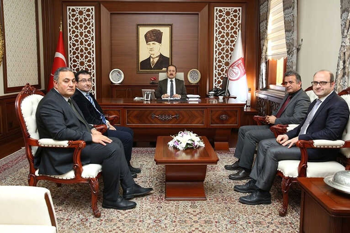 Tapu ve Kadastro Erzincan Bölge Müdürü Dayıkaraca Vali Pehlivan\'ı Ziyaret Etti
