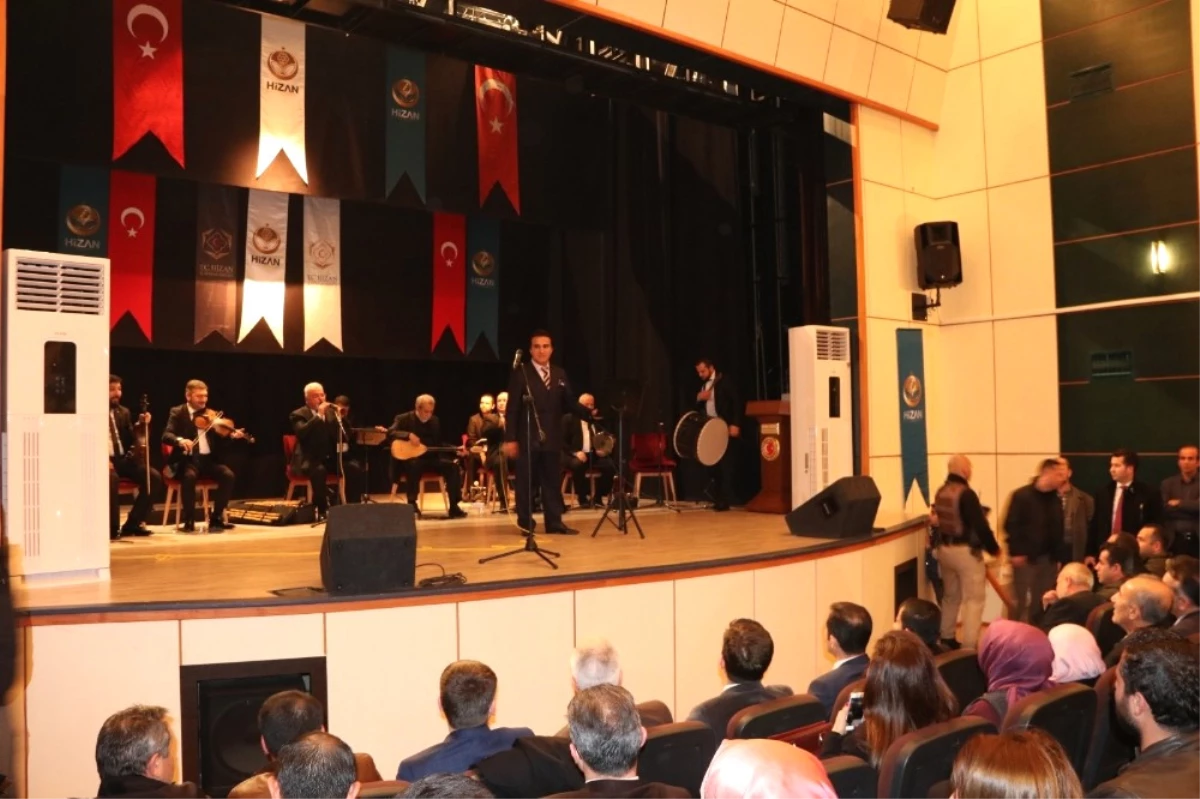 Türk Halk Müziği Sanatçısı Selahattin Alpay Hizan\'da Konser Verdi