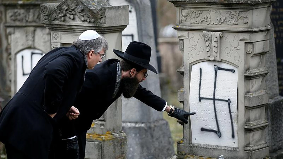 Video | Fransa\'da Yahudi Mezarlığına \'Gamalı Haçlı\' Saldırı