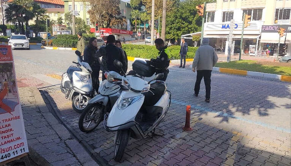 Alanya\'da Polisten Motosikletlilere Yönelik Denetim