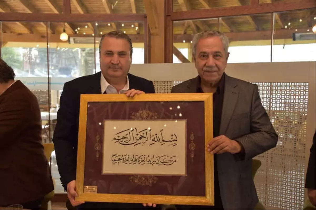 Arınç\'tan Yunusemre\'nin Hizmetlerine 10 Üzerinden 10