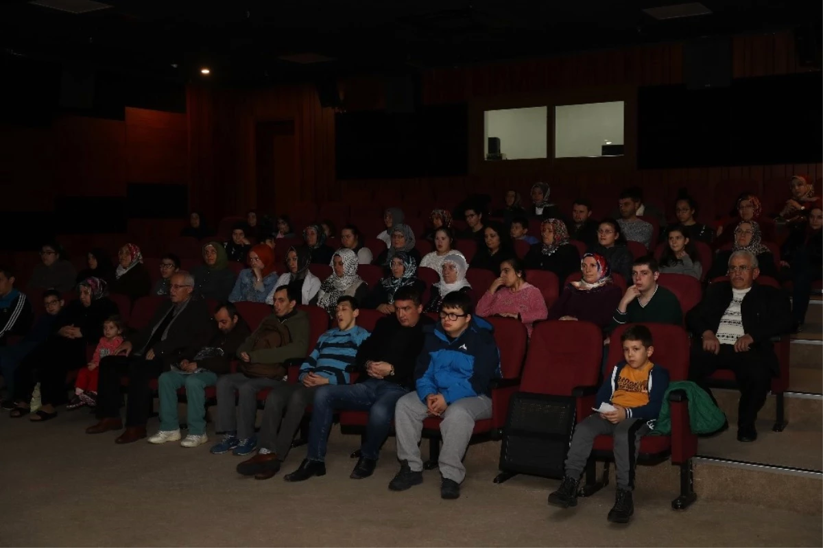 Engelli Gençler Aileleriyle İlk Defa Sinema İzledi