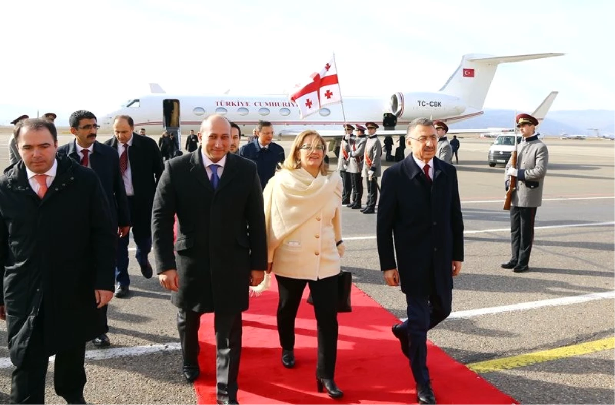 Gürcistan\'ın İlk Kadın Devlet Başkanı Zurabişvili Yemin Etti