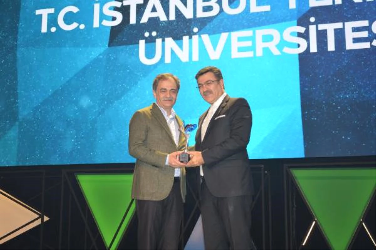 İstanbul Yeni Yüzyıl Üniversitesi\'ne Kristal Baret Ödülü