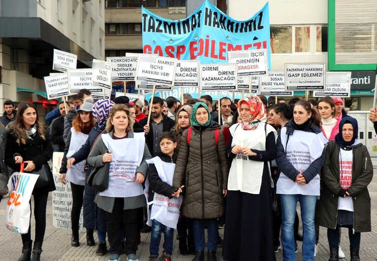 İşten Atılan İşçilerden Halaylı Protesto