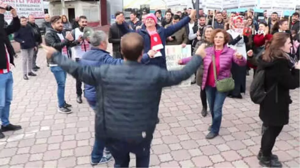 İşten Atılan İşçilerden Halaylı Protesto