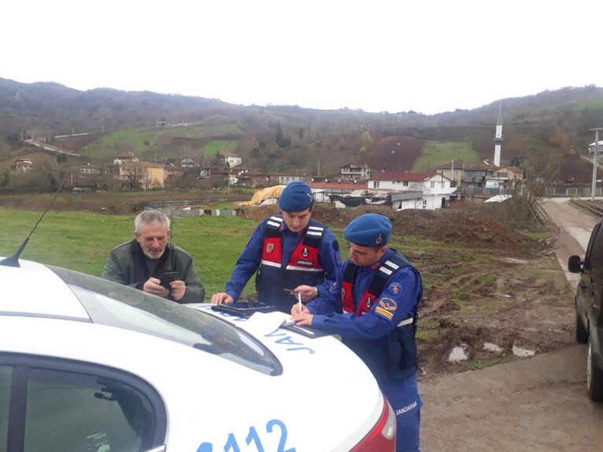 Jandarma Ekiplerinden Gölcük\'te Trafik Uygulaması