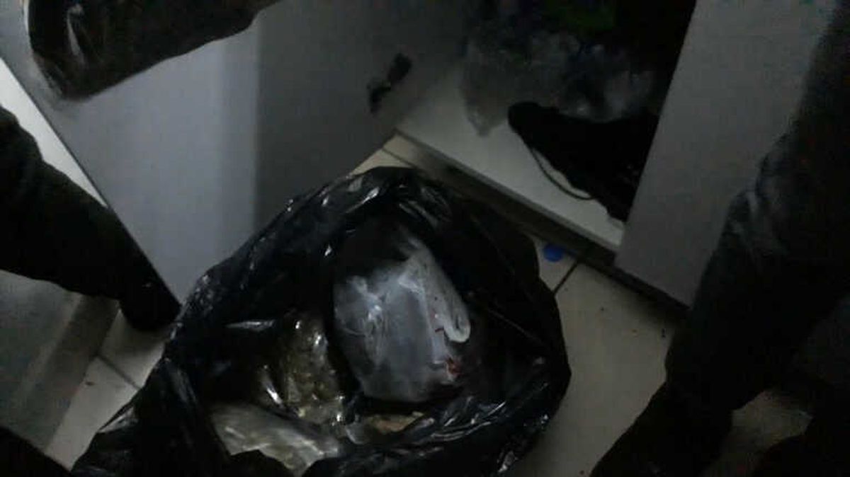 Kartal\'da Tekel Bayisine Uyuşturucu Baskını