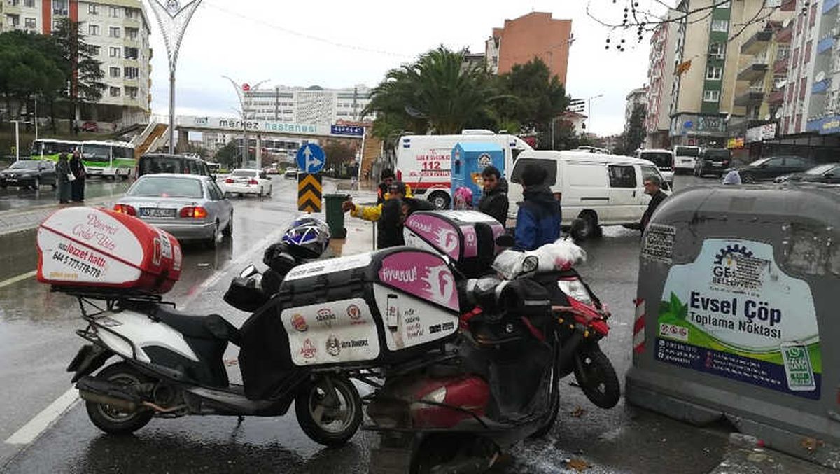 Panelvan Minibüs ile Motosiklet Çarpıştı: 1 Yaralı