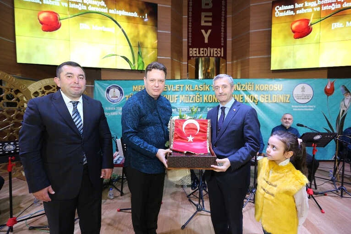 Şahinbey Belediyesi Mevlana\'yı Andı