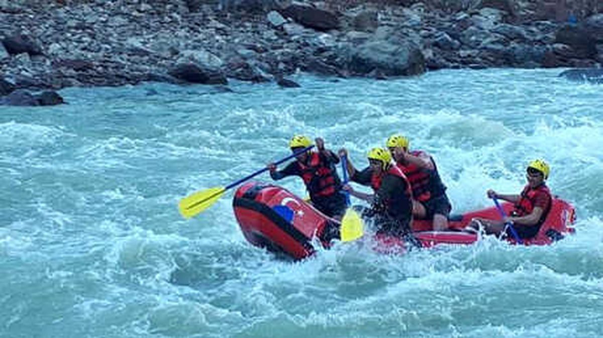 Zap Suyu\'nda Rafting Heyecanı