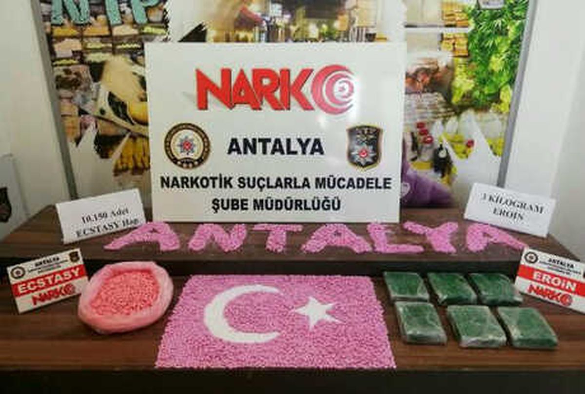 Antalya\'da 1,3 Milyon Liralık Uyuşturucu Ele Geçirildi