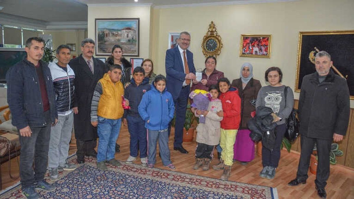 Başkan Özkan Öğrencileri Ağırladı