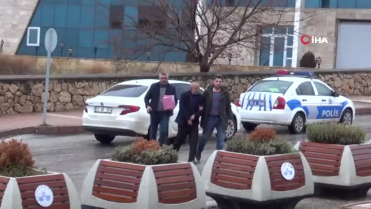 Boşandığı Karısını Öldüren Koca Adliyeye Sevk Edildi