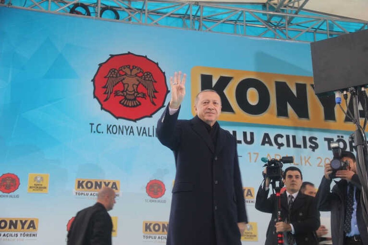 Cumhurbaşkanı Erdoğan Konya\'da Sevgi Gösterileriyle Karşılandı