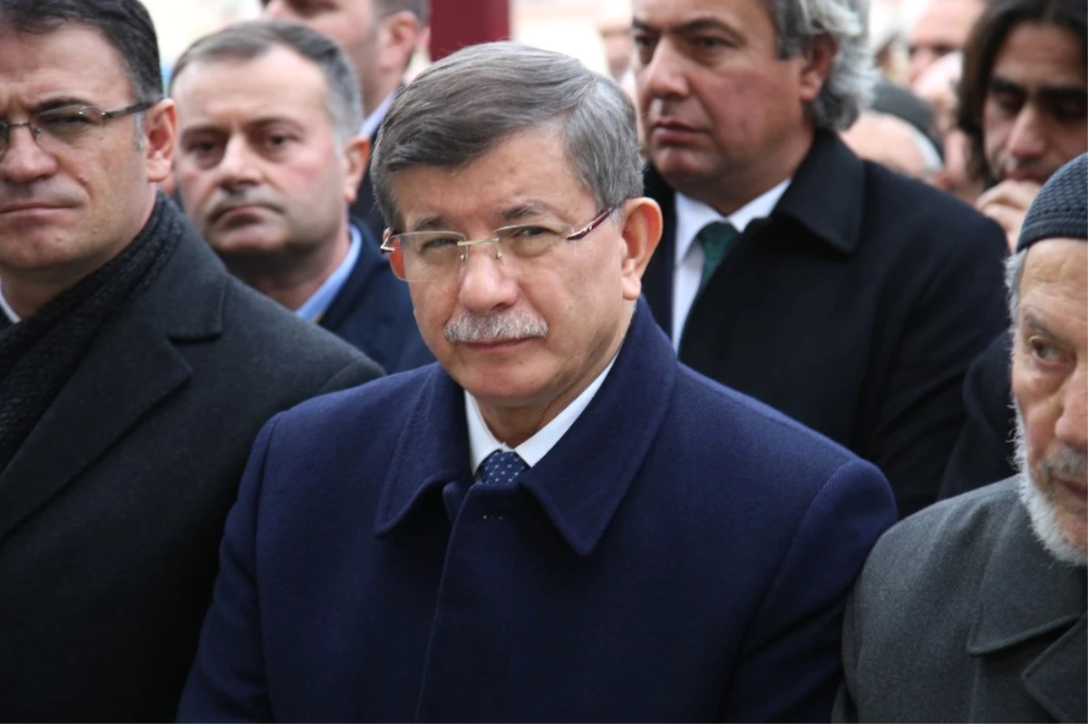 Davutoğlu, Tokat\'ta Cenaze Törenine Katıldı