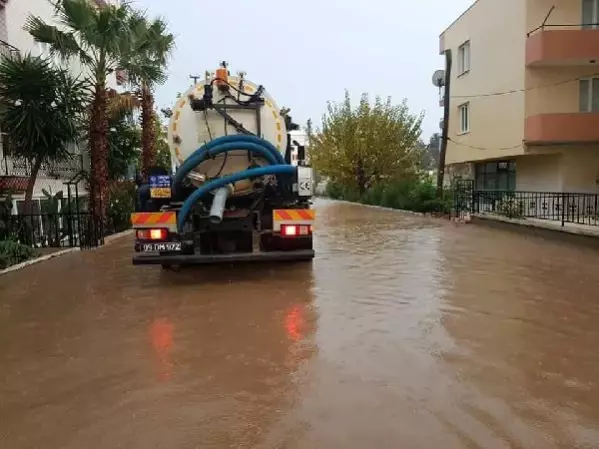 Didim’de Sağanak Ev ve İş Yerlerini Su Bastı Son Dakika