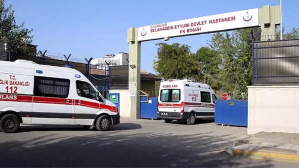 Diyarbakır\'da terör saldırısında yaralanan polis şehit oldu