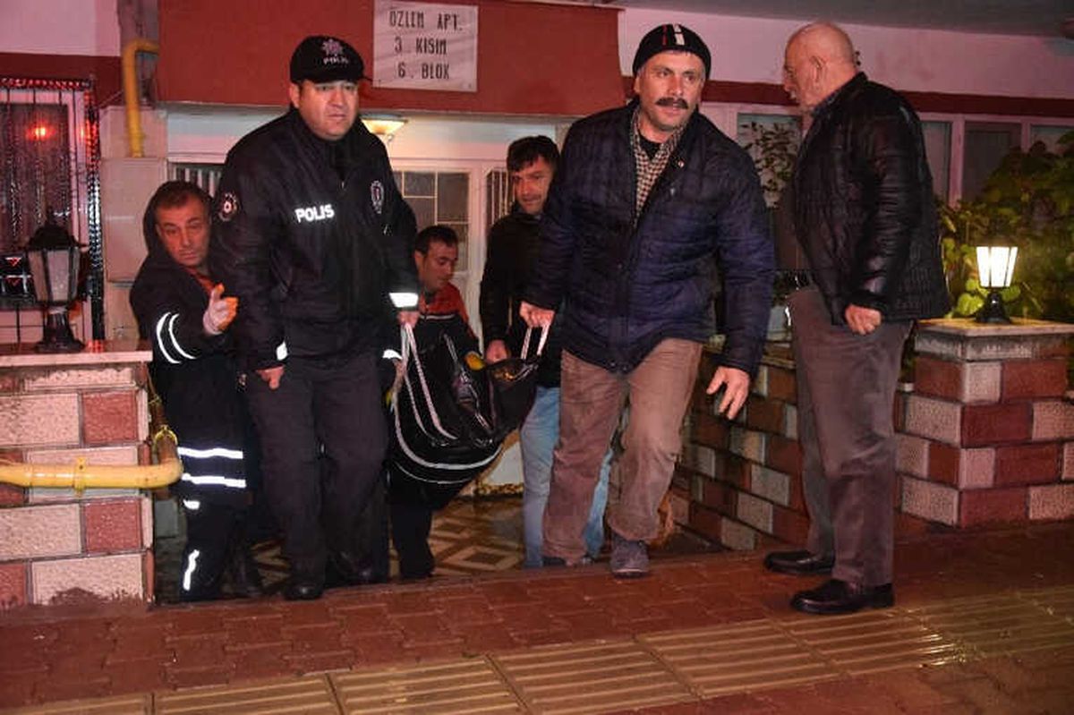 Eşini ve Çocuğunu Öldürdükten Sonra İntihar Girişiminde Bulunan Şahıs Hayatını Kaybetti