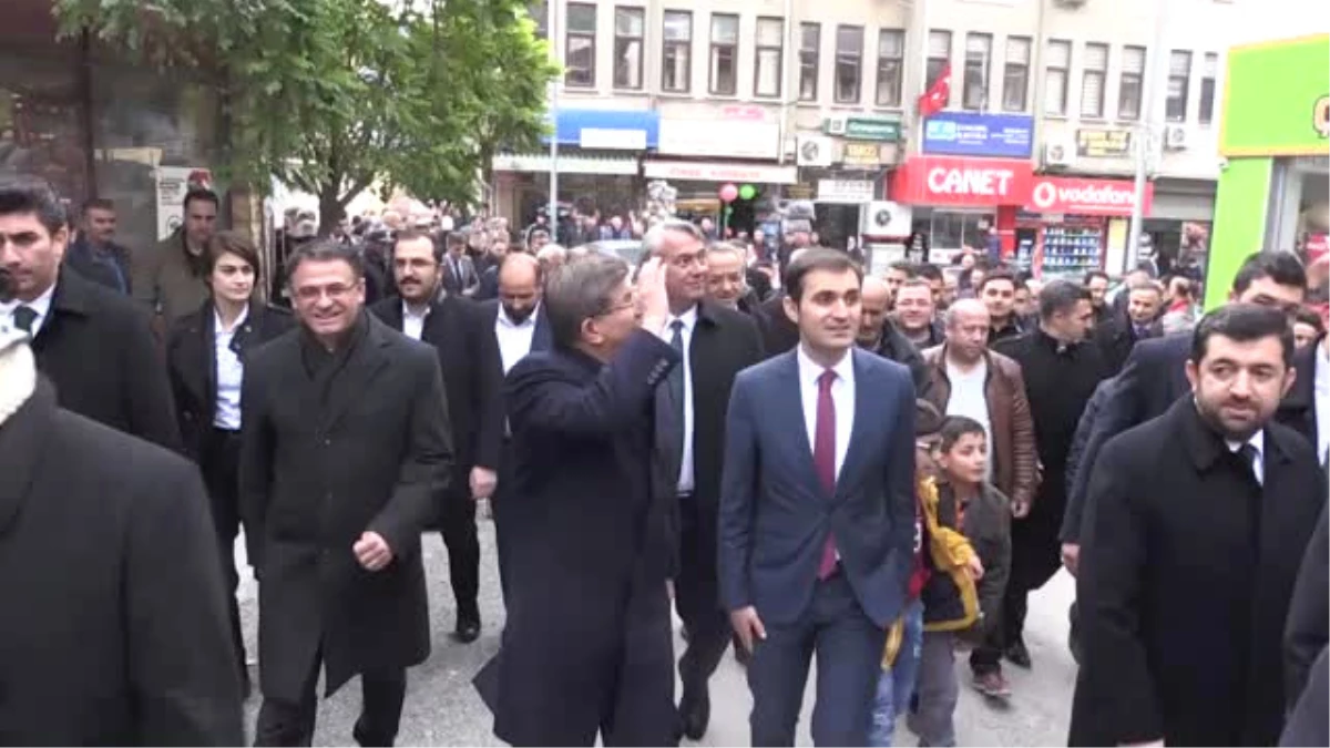 Eski Başbakan Ahmet Davutoğlu Tokat\'ta