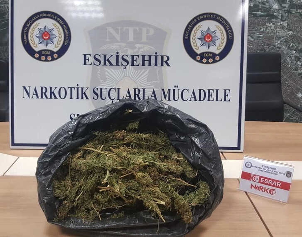 Eskişehir Narkotim Uyuşturucu Satıcılarına Şok Baskın