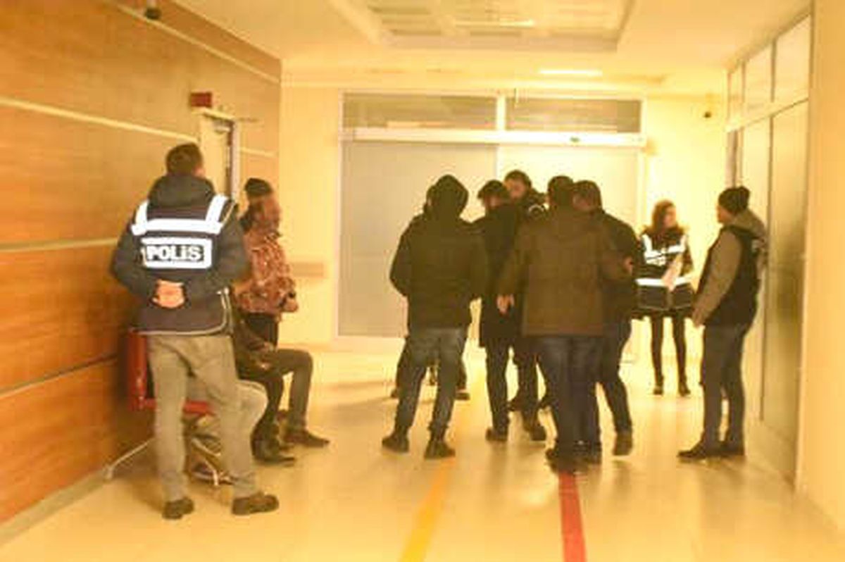 Fetö Şüphelilerini Yurt Dışına Kaçıran 19 Kişi Tutuklandı