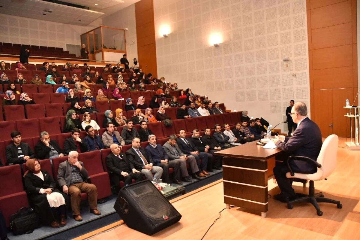 Gençliğin Problemlerine Çözüm Yolları" Konferansı Düzenlendi