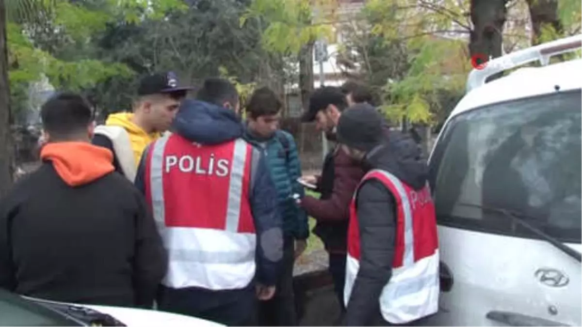 İstanbul Polisi Okul Çevrelerini Didik Didik Aradı