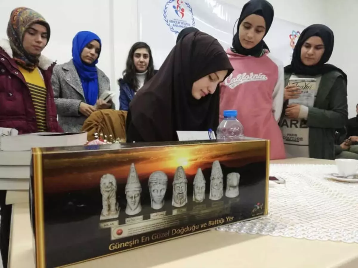 Kahtalı Öğrenciler Yazarlarla Buluşuyor