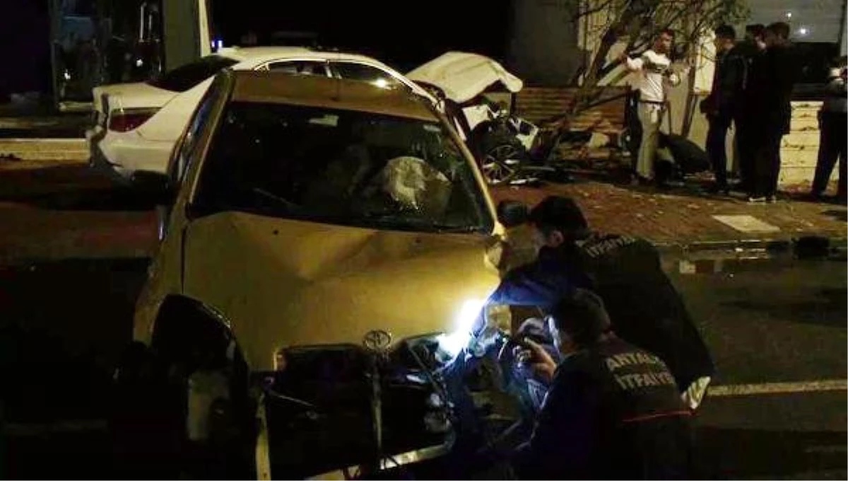 Kazada Otomobilden Fırlayan Sürücü, Aracın Altında Kalmaktan Son Anda Kurtuldu