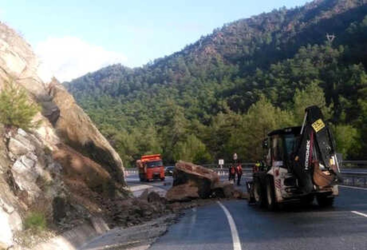 Marmaris\'te Sağanak Ulaşımı Aksattı