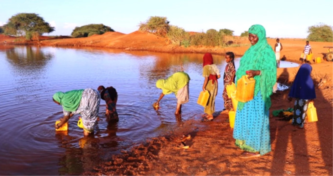 Somali\'de Son 60 Yılın En Büyük Kuraklığı Yaşanıyor! Yiyecek Bulmak İçin Gidenlerin Birçoğu Dönemiyor