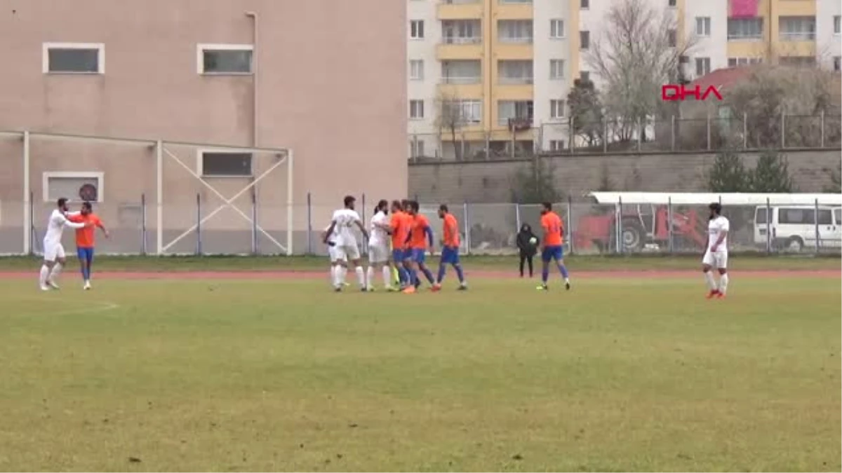 Spor Kayserisporlu Futbolcular Liselerarası Futbol Finalistlerine Kupalarını Verdi