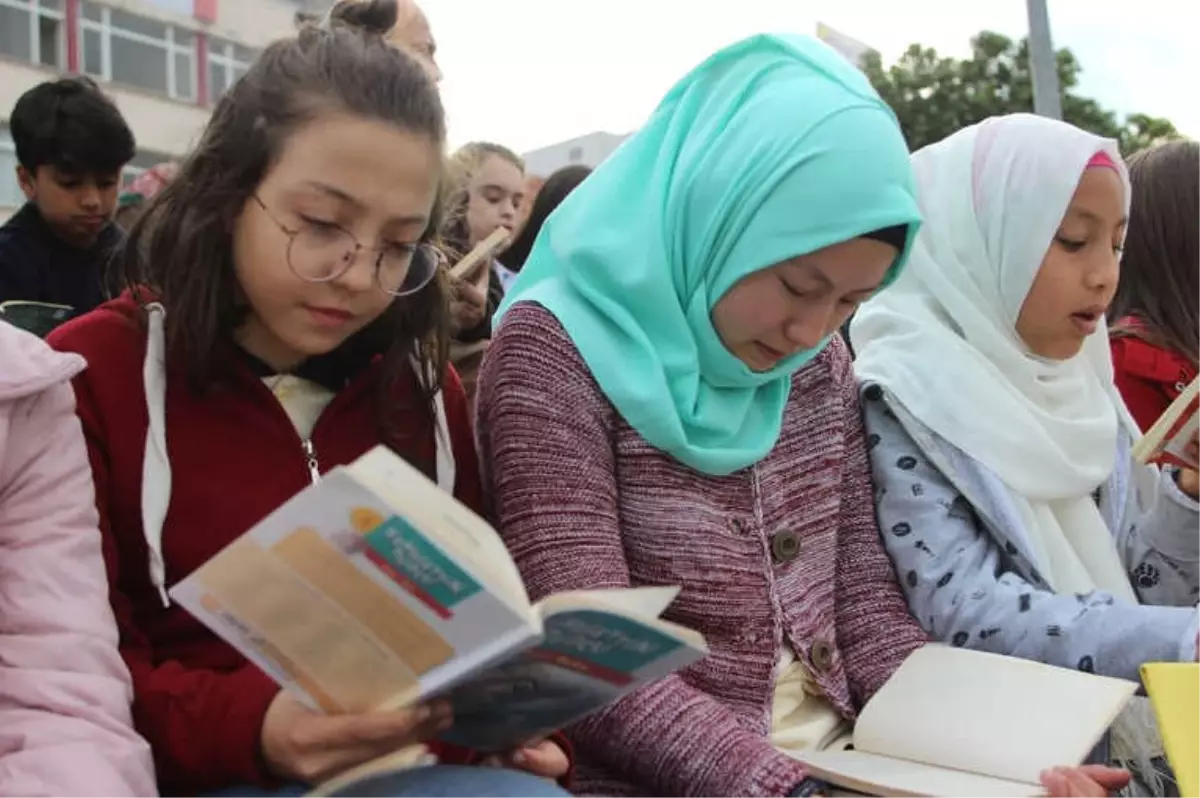 Türk ve Mülteci Öğrenciler \'Okuma Kardeşliği\' Projesiyle Bir Araya Geldi