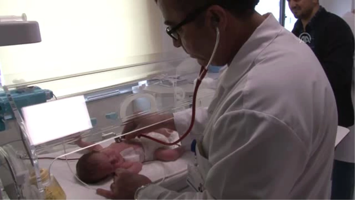 16 Saatlik Bebeğe Ameliyatla Yemek Borusu Takıldı