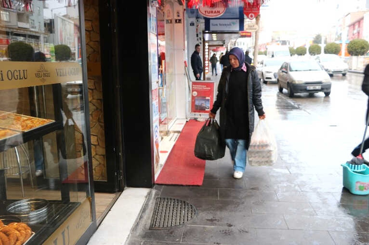 33 Yaşındaki 3 Çocuk Annesinin Azmi Örnek Oluyor