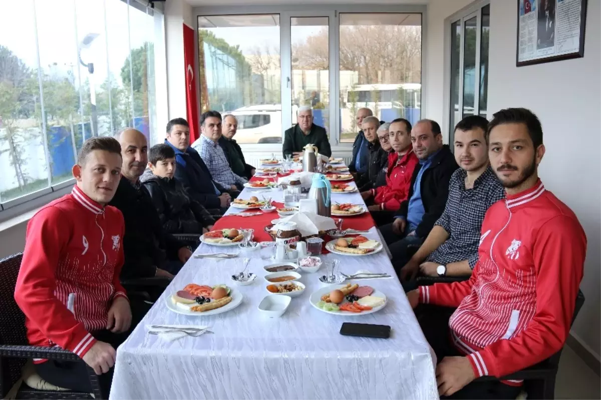 Başkan Yüksel Ahimehmet Gençlikspor ile Kahvaltıda Buluştu