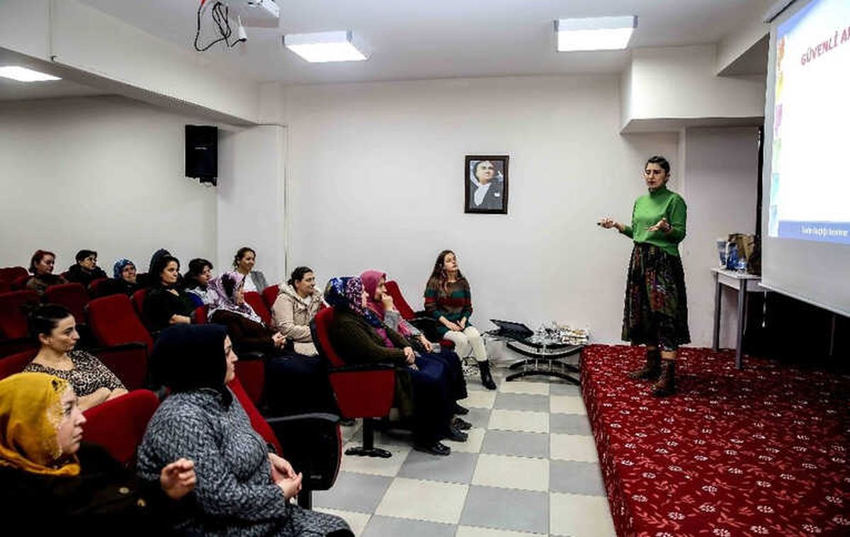 Bucalı Kadınlara \'Güvenli Annelik\' Eğitimi