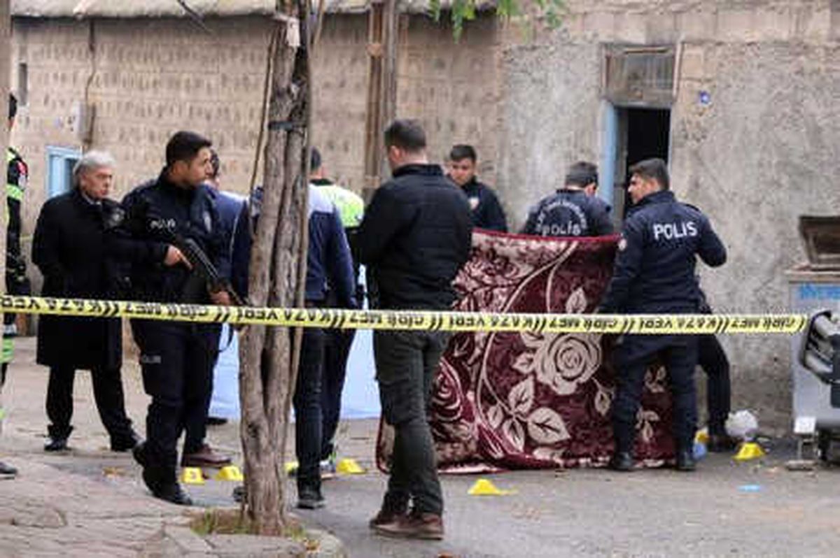 Çiftçi, Evinden Çıkarken Uğradığı Silahlı Saldırıda Öldü