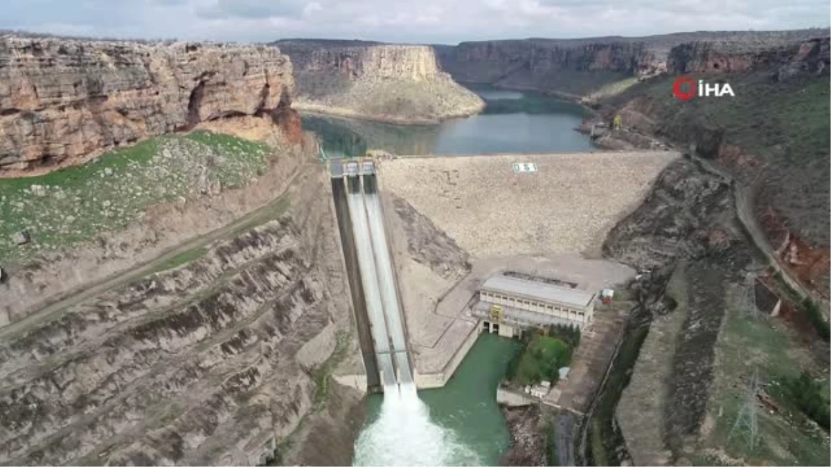 Dicle Barajı\'na Yeni Kapak Yerleştiriliyor...baraj Havadan Görüntülendi