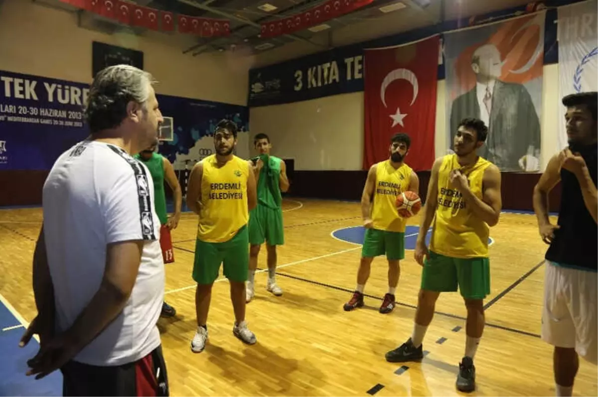 Erdemli Belediyesi Basketbol Takımı Şampiyonluk Yolunda