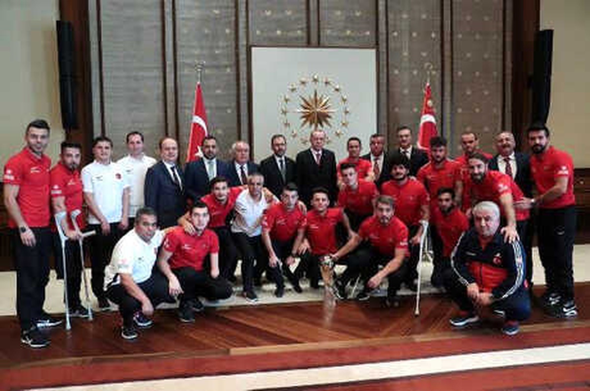 Erdoğan, Ampute Milli Futbol Takımı\'nı Kabul Etti