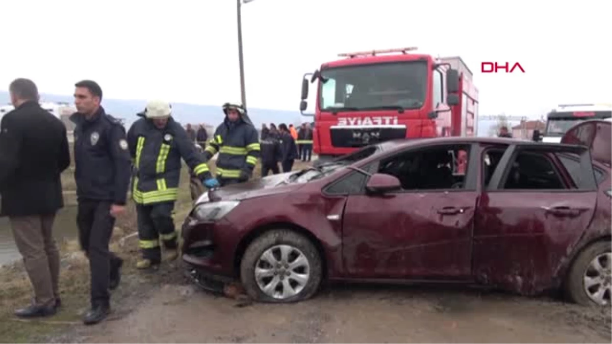 Eskişehir Sulama Kanalına Uçan Otomobilin Sürücüsü Öldü, Dalgıçlar Suda Bebek Aradı