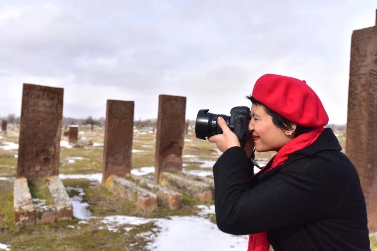 Fotoğrafçılardan Ahlat\'ın Tarihi Mekanlarına Yoğun İlgi
