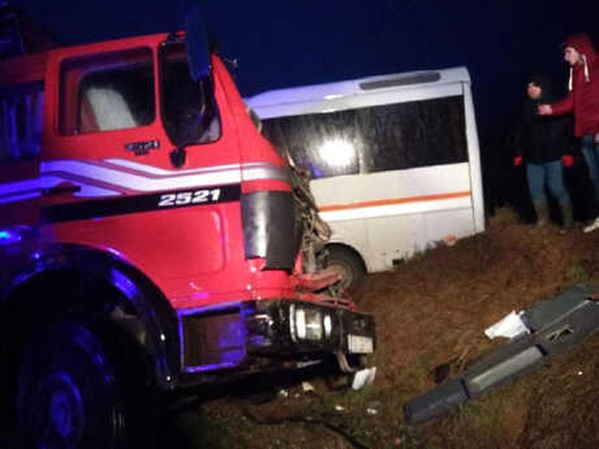 Gelibolu\'da Öğrenci Servisi ile Kamyon Çarpıştı: 13\'ü Öğrenci, 15 Yaralı