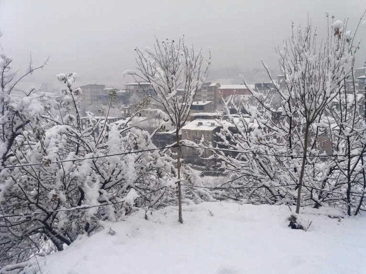 Hakkari\'de 33 Köy ile 73 Mezra Yolu Ulaşıma Kapandı