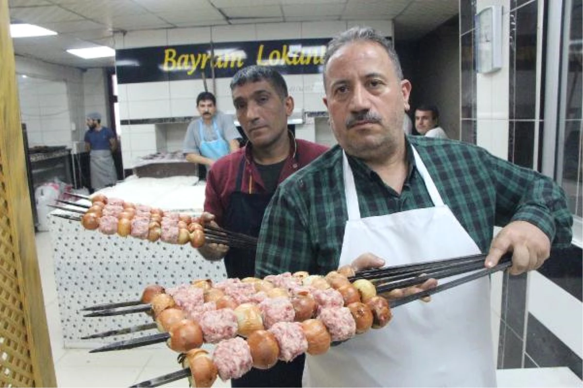 Gribe Yakalanmamak İçin Soğan Kebabı Yiyorlar