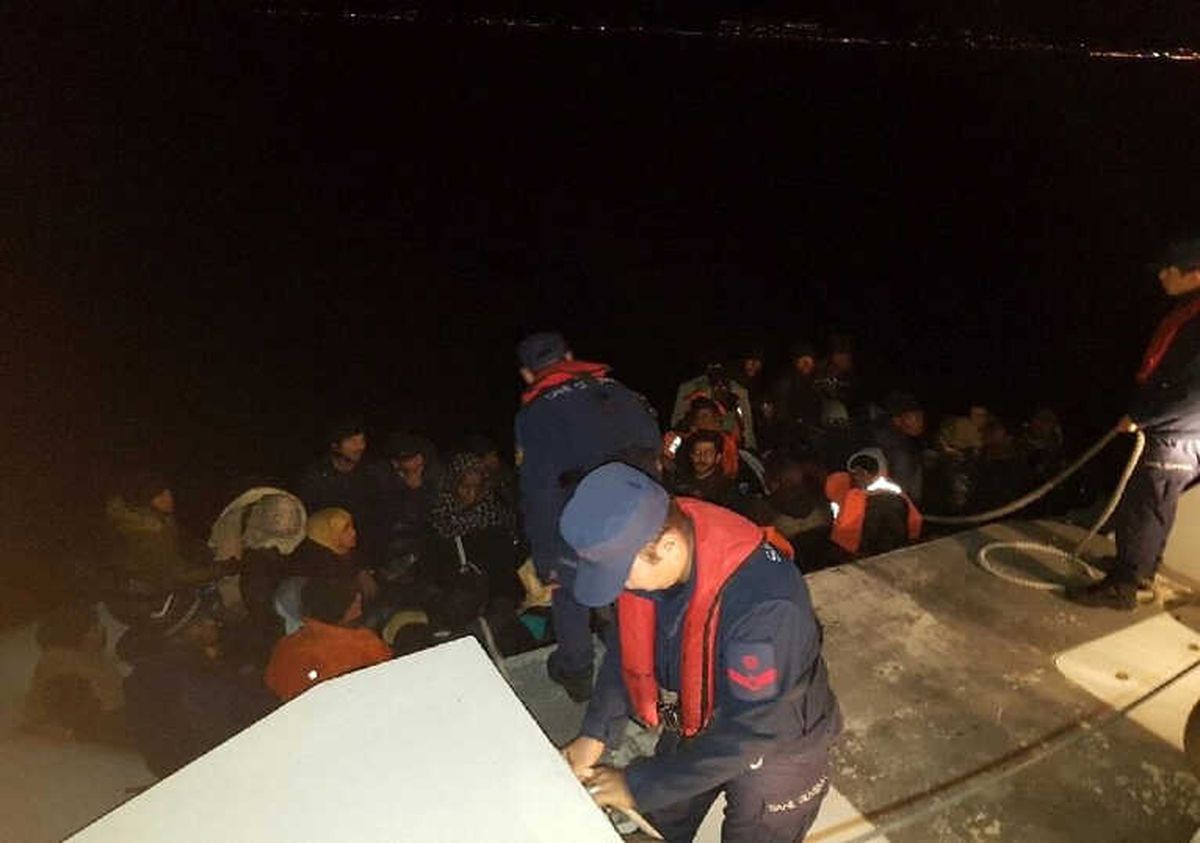 İzmir Dikili\'de 87 Göçmen Yakalandı